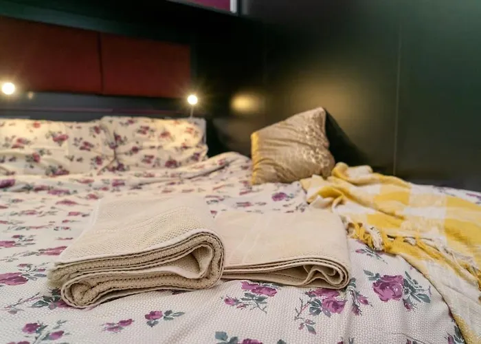 公寓 Warm&cozy With Patio *